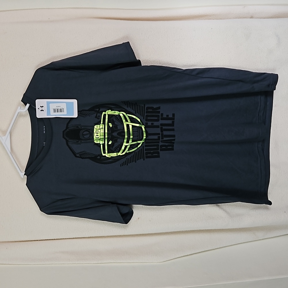 Mens MD under Armour shirt